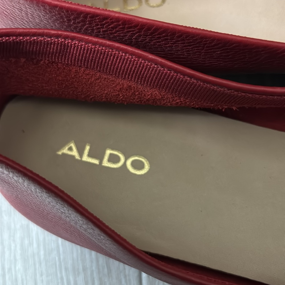 Aldo woman’s Red Leather Pointed Toe Flats size 9 - Picture 7 of 9